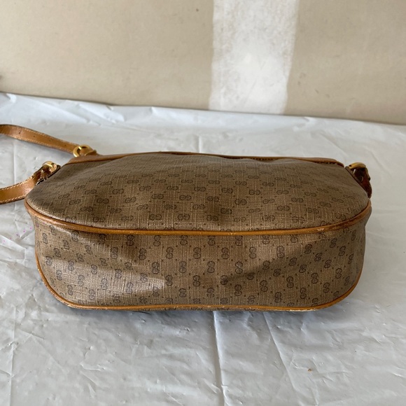 Authentic GUCCI Micro GG Shoulder Bag PVC Leather Purse - Picture 9 of 13